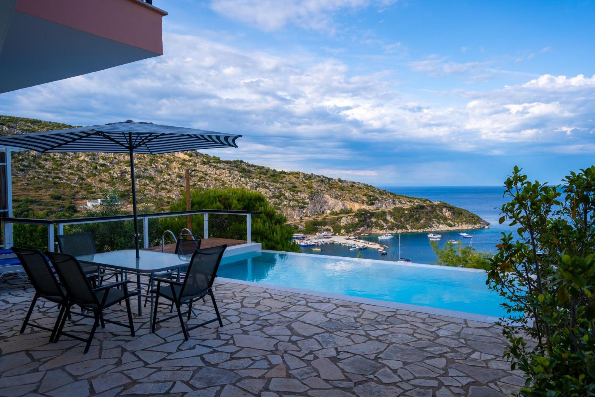Coastal Paradise Found - Komis' Private Pool Retreat Agios Nikolaos  Esterno foto